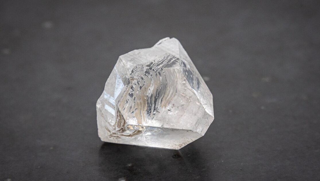 جنس الماس چیست؟ (کانی، فلز یا سنگ)