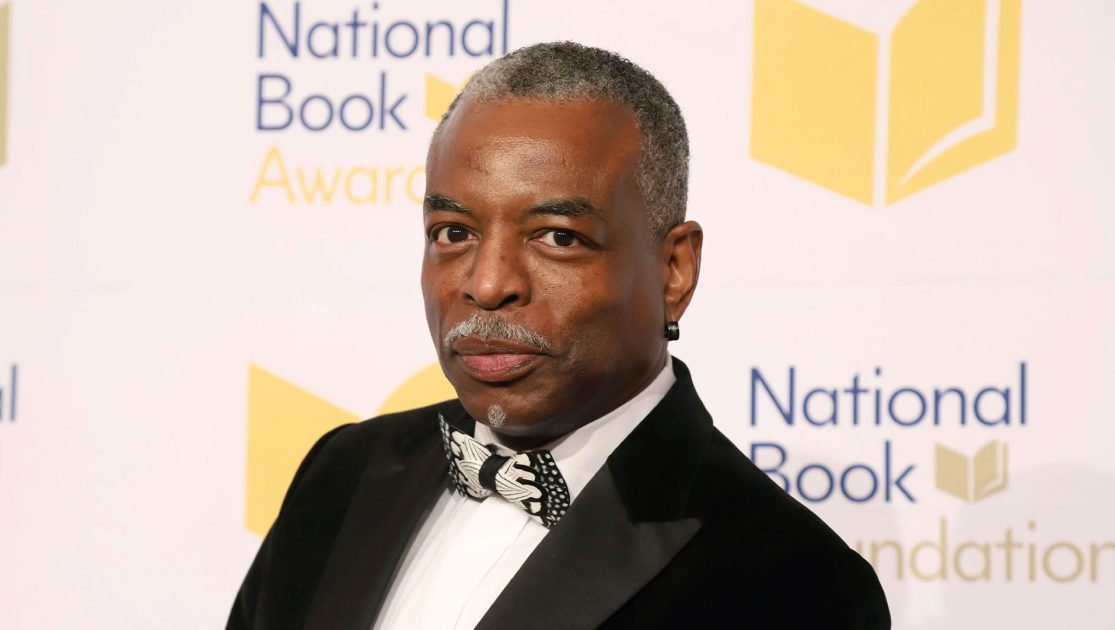 LeVar Burton جایگزین درو بریمور به عنوان مجری جوایز کتاب ملی شد